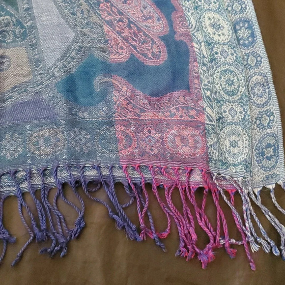 Charming Charlie Scarf/Shawl with Fringe approx size 80X22 - Picture 4 of 7